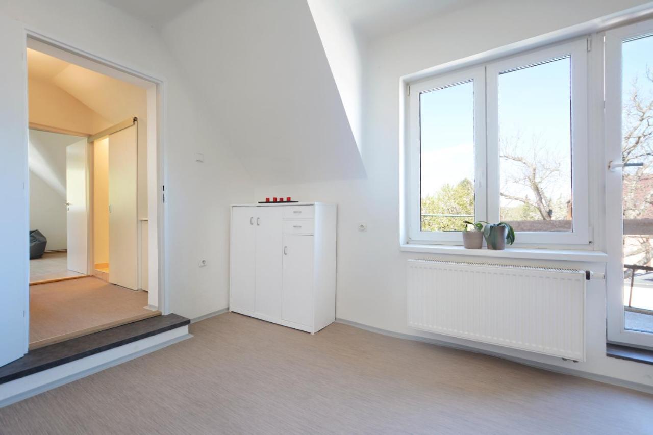 Apartmany Jevany Eksteriør billede