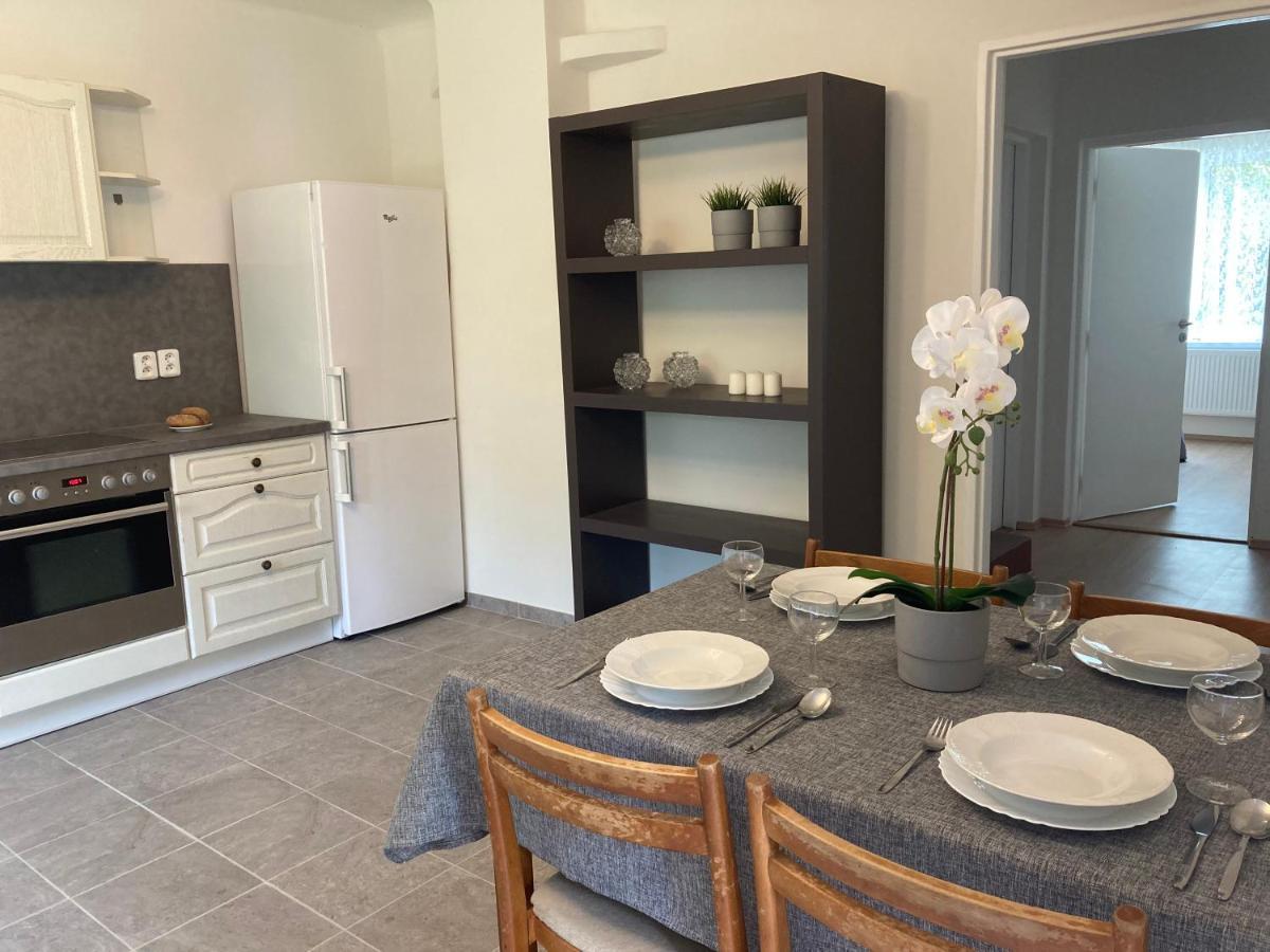 Apartmany Jevany Eksteriør billede
