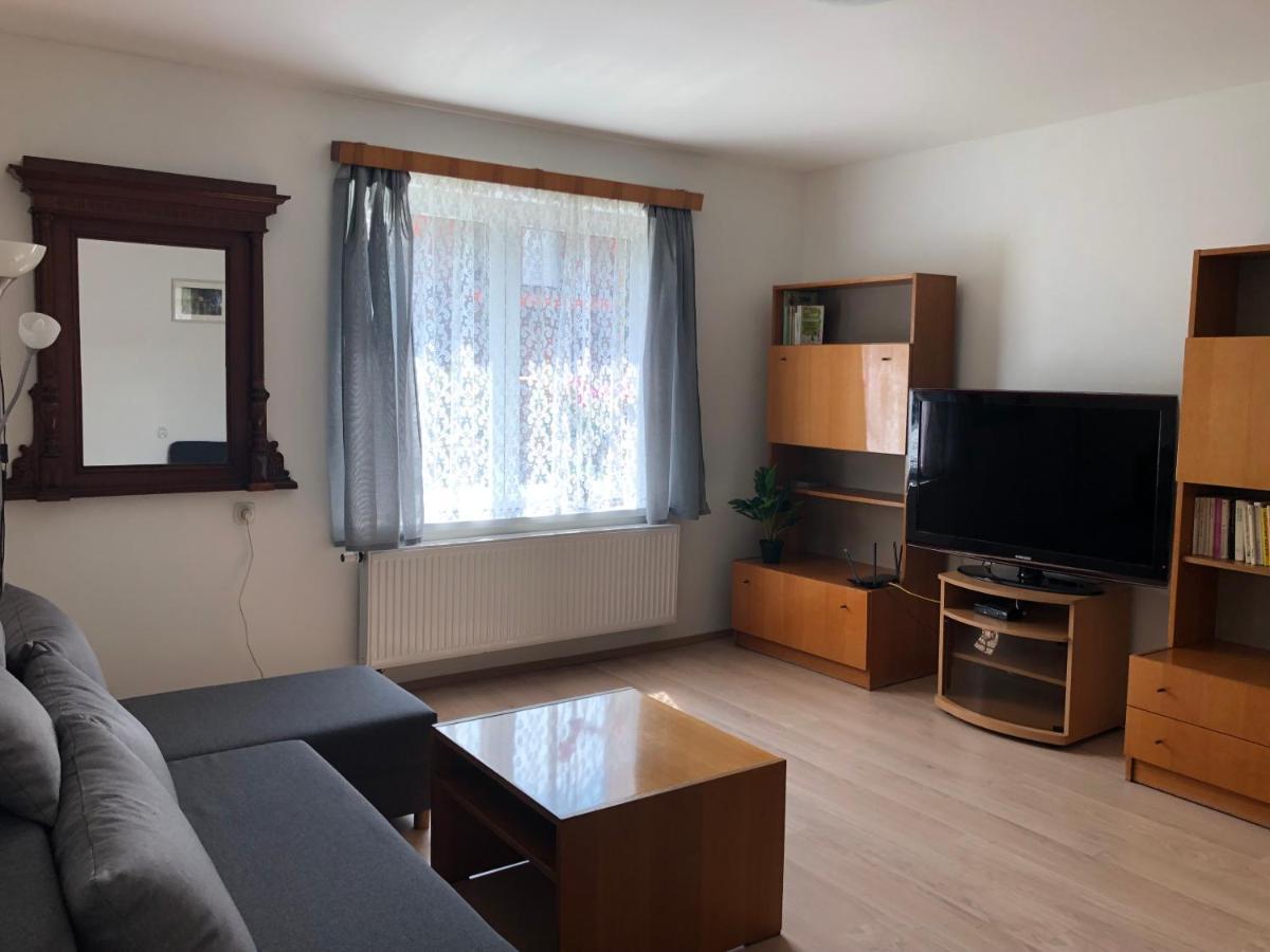 Apartmany Jevany Eksteriør billede