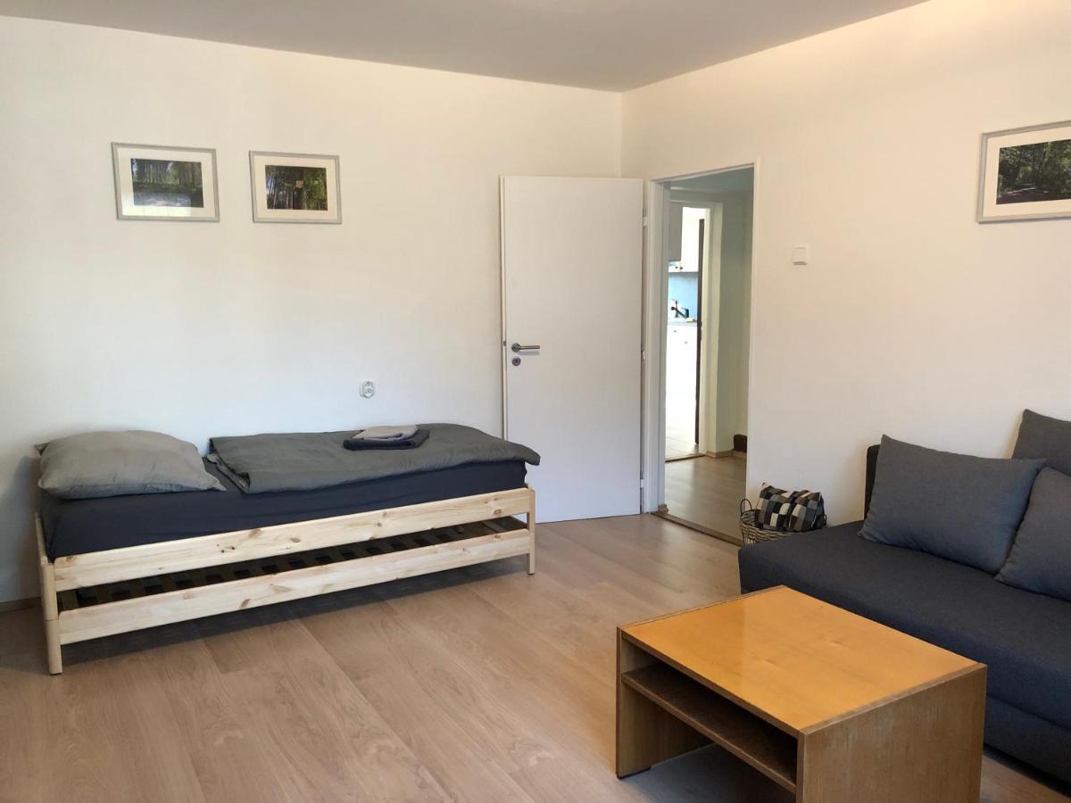 Apartmany Jevany Eksteriør billede