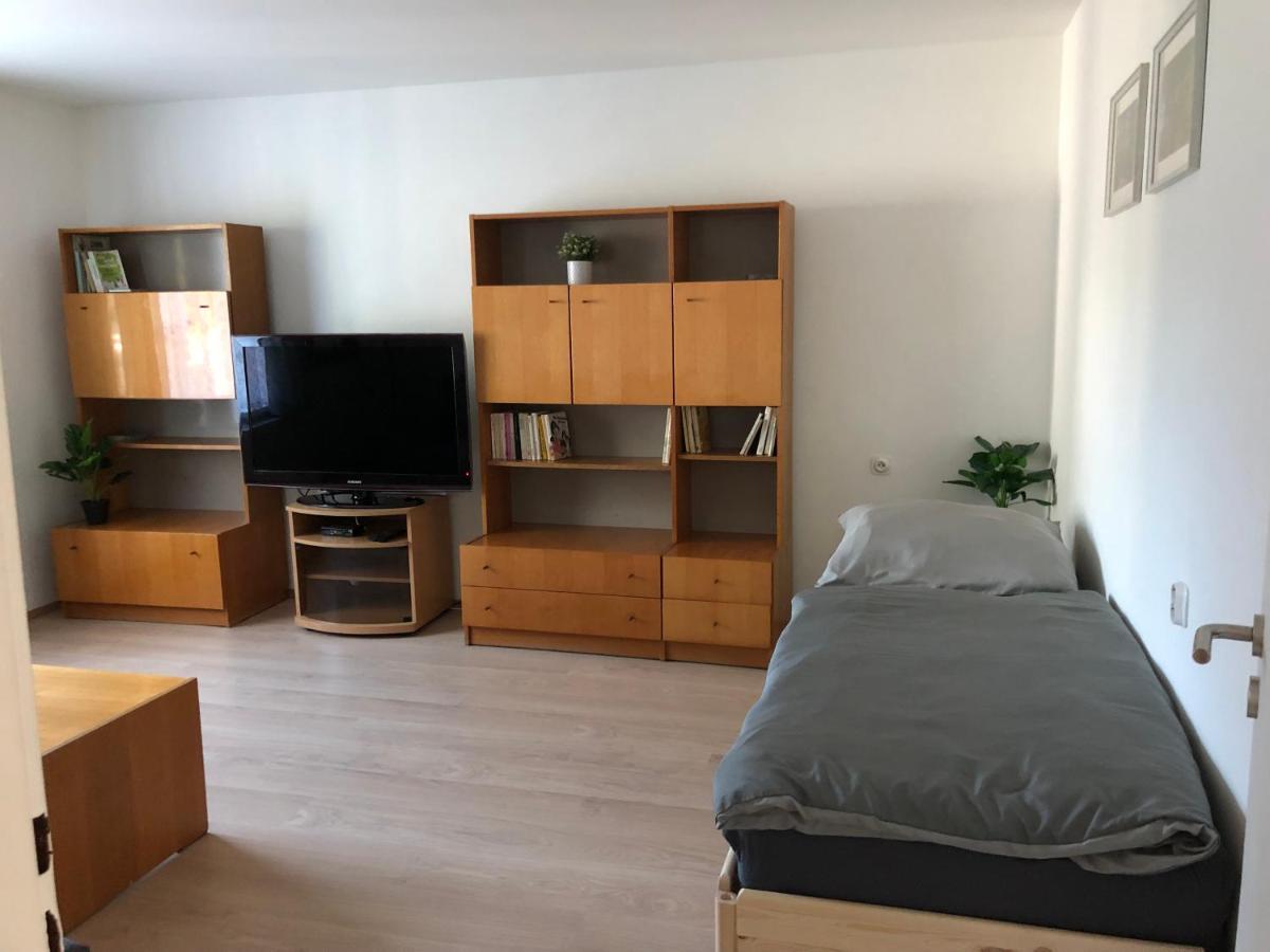 Apartmany Jevany Eksteriør billede
