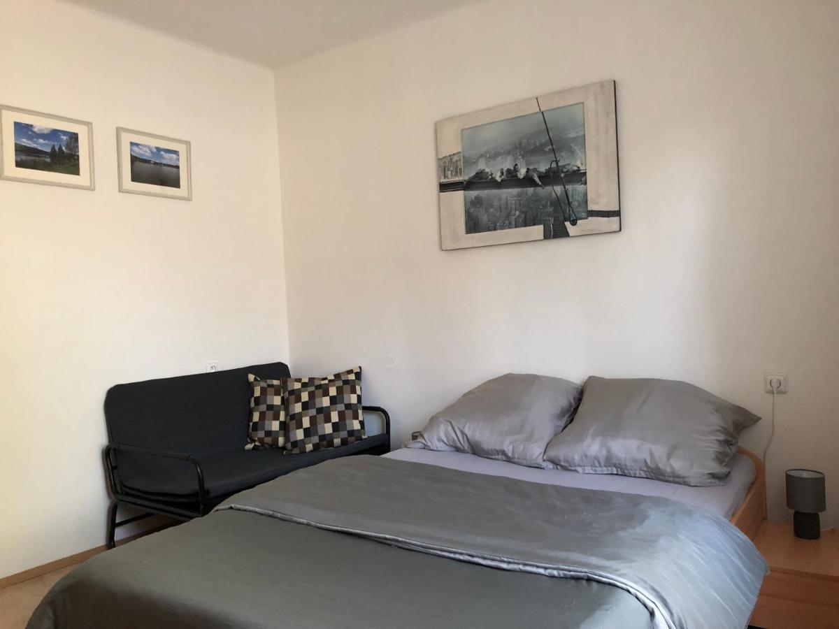Apartmany Jevany Eksteriør billede