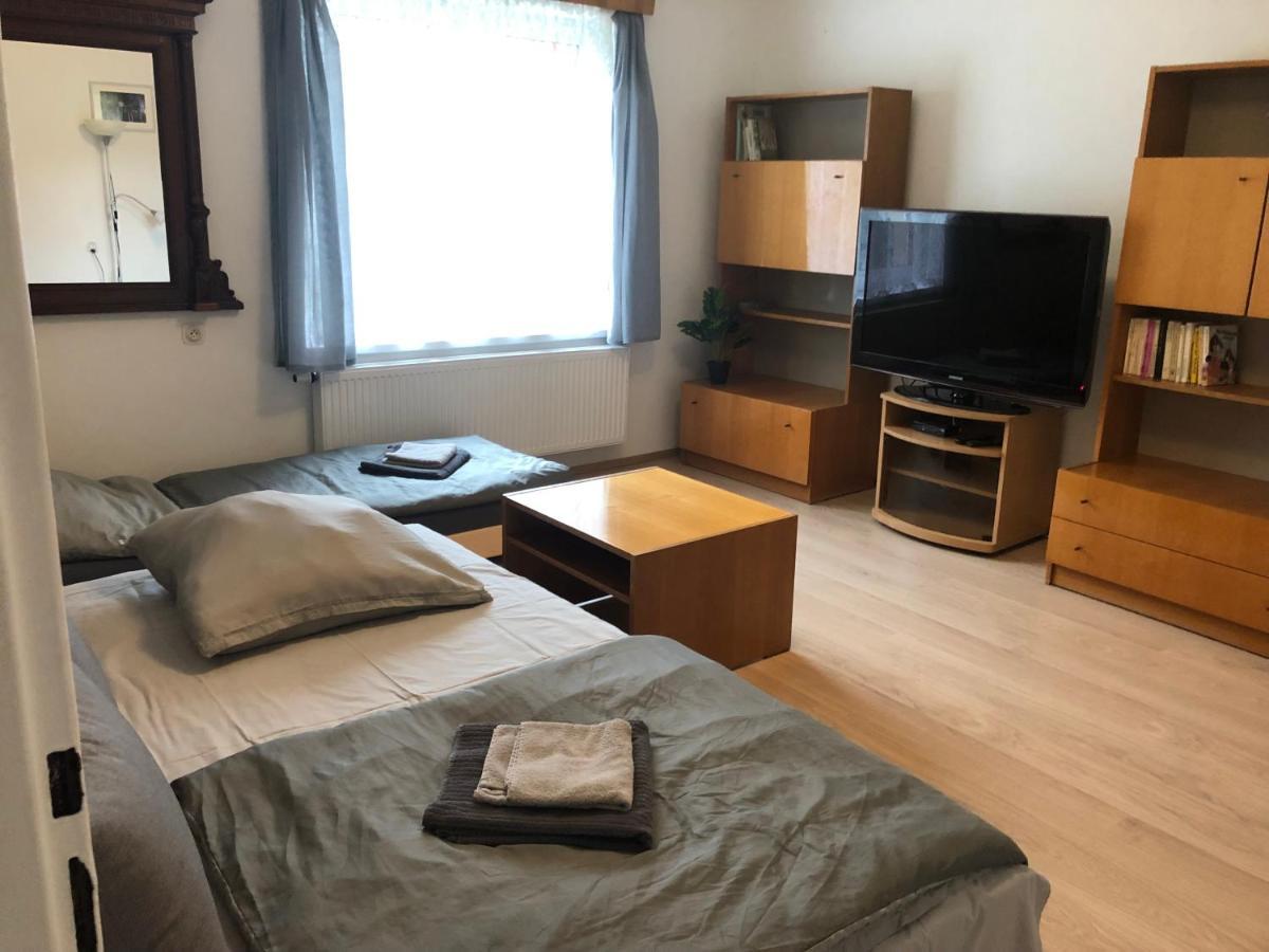 Apartmany Jevany Eksteriør billede
